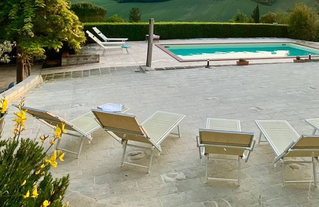 Country cottage with pool, wi-fi, near beaches