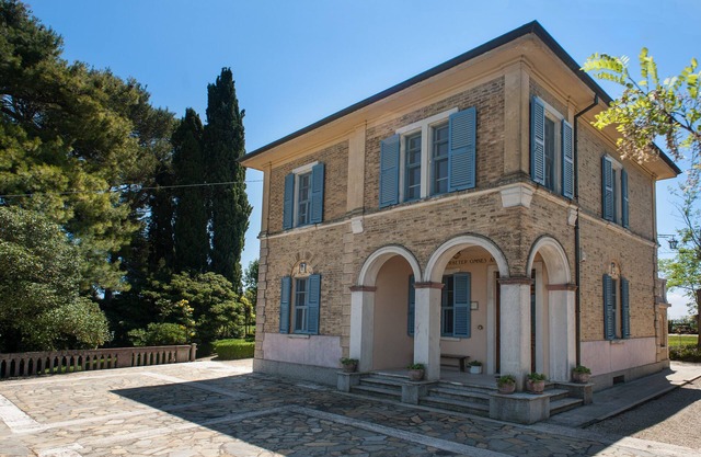 COUNTRY COTTAGE 10 KM FROM THE BEACHES OF THE CONERO AND THE CENTER OF THE MARCHE
