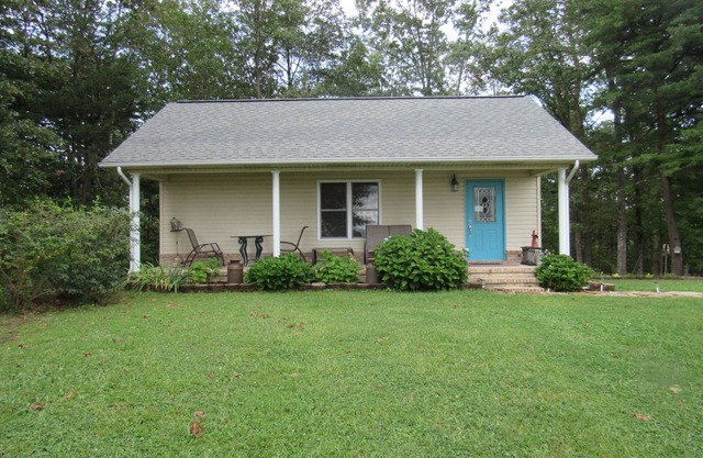 Country Cottage-2 bedroom, 1 bath