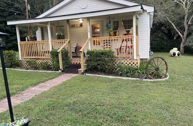 Country Cottage - Butterfly Crossing