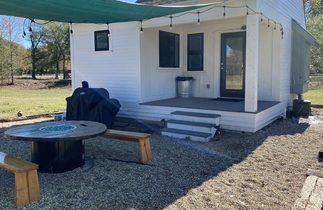 Country Cottage on 50 Acre Farm. Fishing, farm animals, tranquillity!
