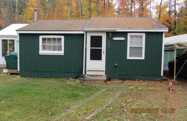 Country cottage, set back off the road, nice location, 1/2 mile to beach