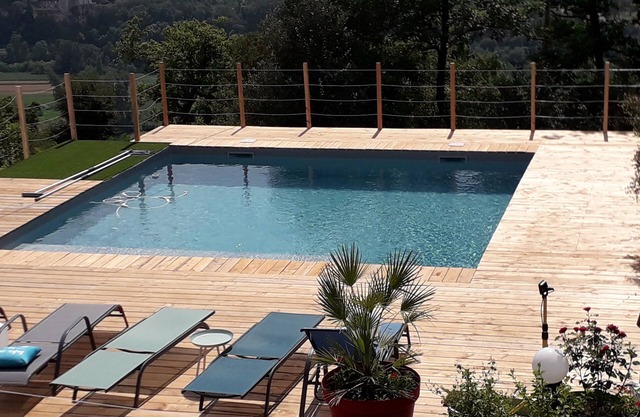 Country cottage with swimming pool in the Quercy Regional Park