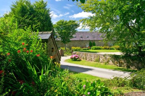 Country Dual Cottage Stay Comfortably Sleeps 6