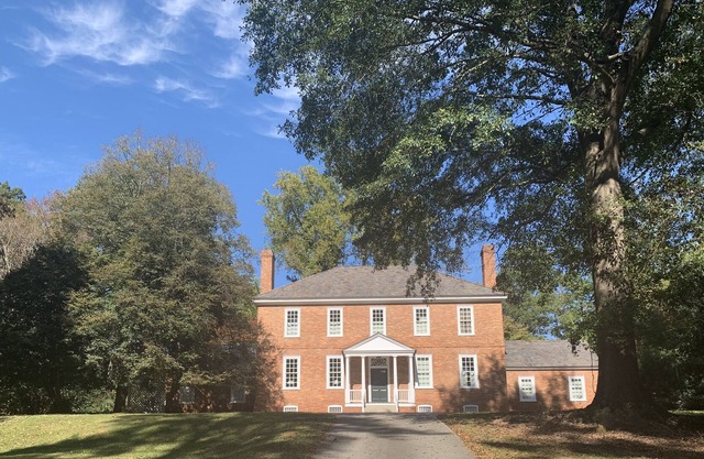 Country Estate near Beautiful Downtown Monroe Shopping and Dining
