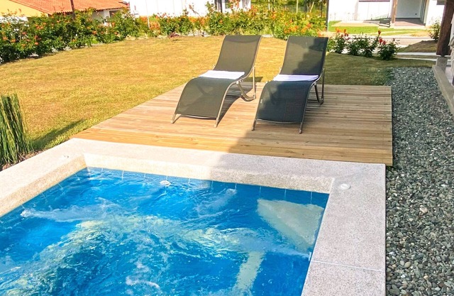 Country farmhouse in La Tebaida-Quindio w/Jacuzzi in Natural Space