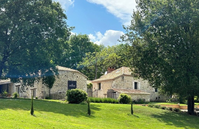 Country house with private spa, pool and billiards table.