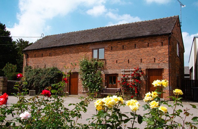 Country Holiday Cottage - family friendly, close to Alton Towers!