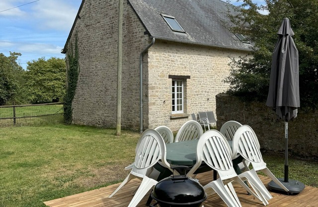 Country house nestled in a stable near Utach Beach. Dogs welcome!