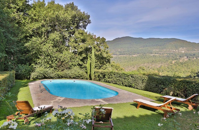Country house, a stone farmhouse, completely independent, with a private pool.