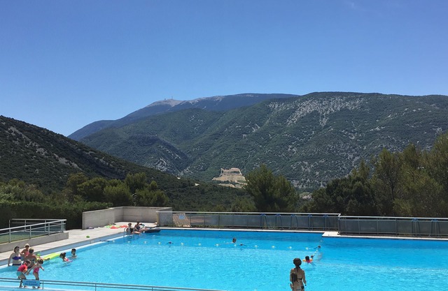 Country house, swimming pool with stunning views of the Mont Ventoux