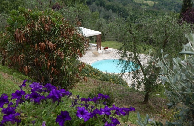 Country house with round pool and breathtaking views