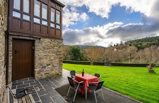 Country House 'A Concha' with Shared Terrace, Private Garden and Wi-Fi