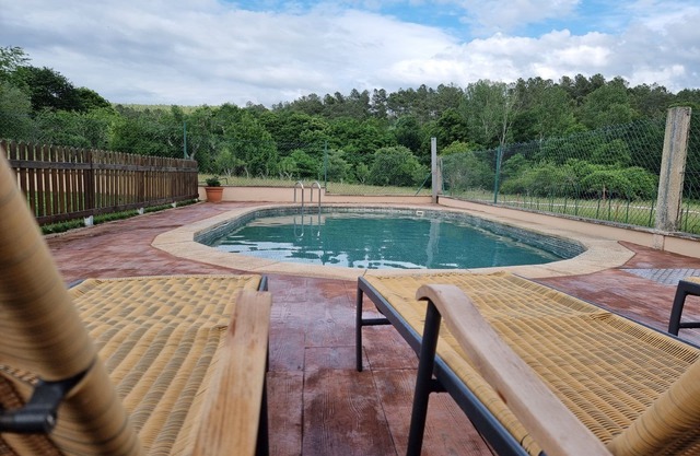 Country House 'Aldea Rural A Cortiña Apartamento 2' with Mountain View, Shared Pool and Wi-Fi