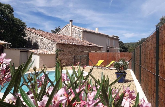 Country House 'Au Pied De La Montagne' with Mountain View, Wi-Fi and Air Conditioning