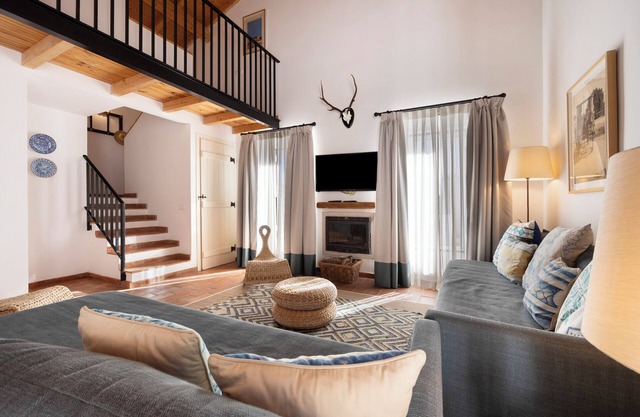 Country House "Bartolomeu Cottage" with Mountain View, Shared Pool & Wi-Fi