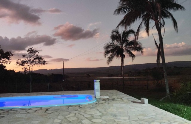 Country house by the dam and overlooking the mountains