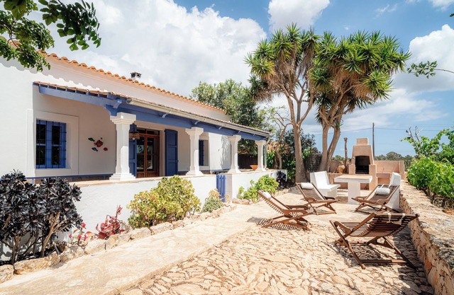 Country House 'Can Pep Martí' with Private Terrace, Shared Garden and Wi-Fi
