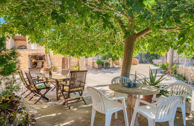 Country House "Ca S'Hereu" with Mountain View, Private Terrace & Wi-Fi