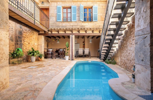 Country House 'Cas Mercader' with Private Pool, Wi-Fi and Air Conditioning