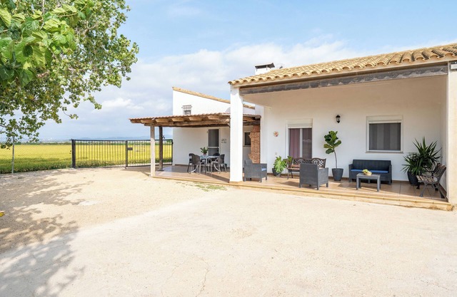Country House 'Caseta Montanyana' with Private Terrace, Private Garden and Wi-Fi