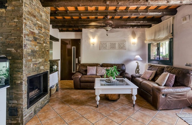 Country House 'El Paller' with Balcony and Wi-Fi