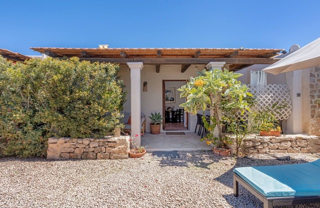 Country House 'Es Pujols - Can Mussenya' with Private Terrace, Wi-Fi and Air Conditioning
