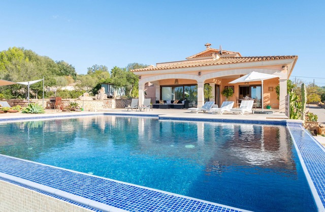 Country House 'Es Niu' with Mountain View, Private Pool and Air Conditioning