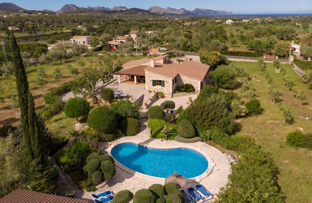 Country house w/pool, 2 - 6 persons, near beach, near Pollensa, quiet location