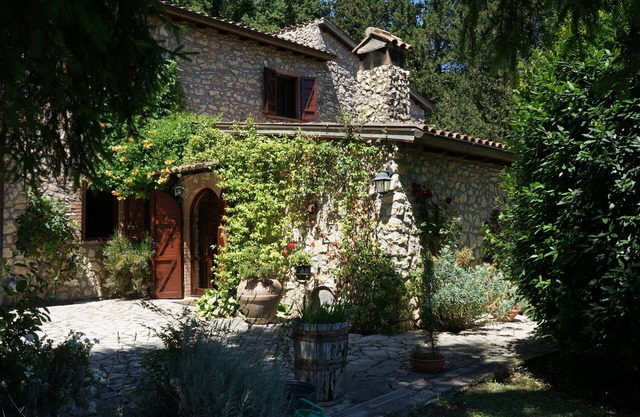 Country house for 8 people with above-ground pool
