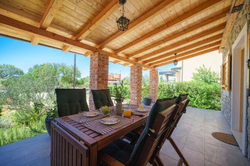 Country House Frane near Krka Waterfalls & Šibenik