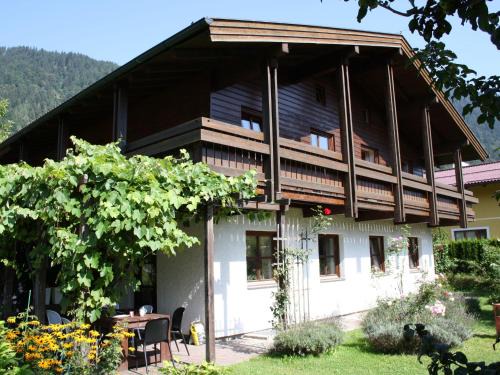 Country House Goldegg near Ski Slopes
