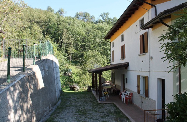 Country house in the middle of the countryside but 30 minutes from reggio and d from RCF arena
