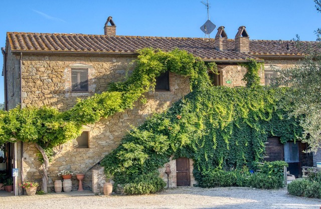 Country house in Umbria with pool and parking