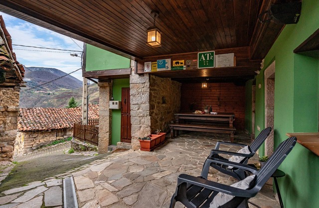 Country House 'La Congosta Mágica Aldea De Montaña' with Mountain View, Shared Terrace and Wi-Fi