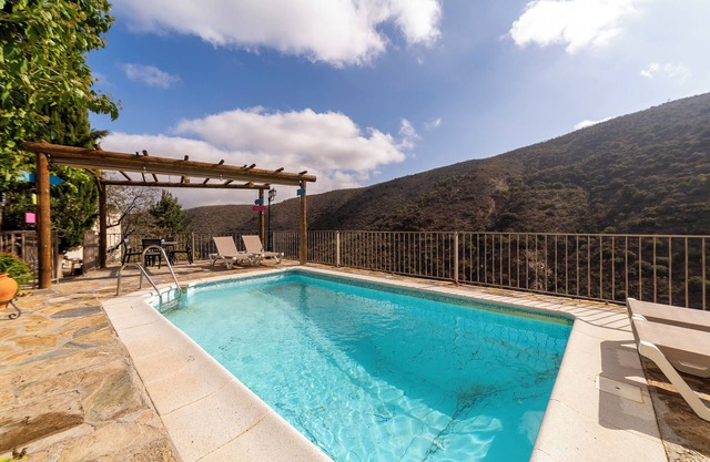 Country House 'La Casa Al Revés' with Mountain View, Wi-Fi and Air Conditioning