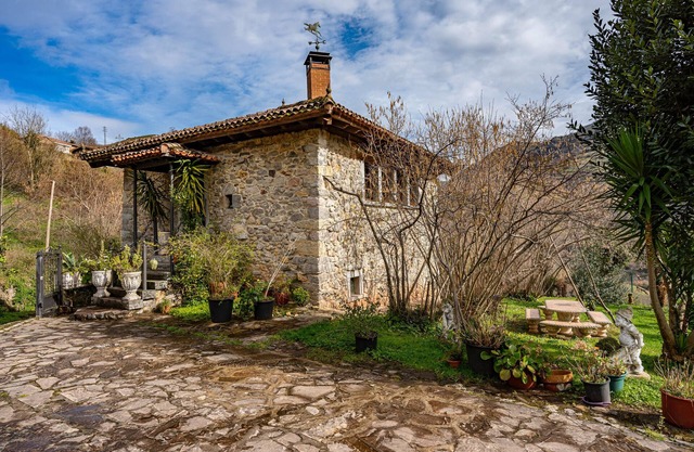 Country House 'La Casa De La Torre' with Mountain View, Private Terrace and Wi-Fi