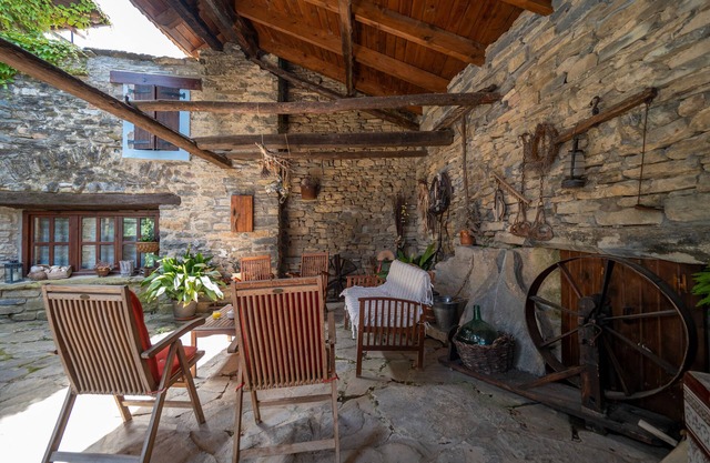 Country House 'La Solana' with Mountain View, Shared Pool and Wi-Fi