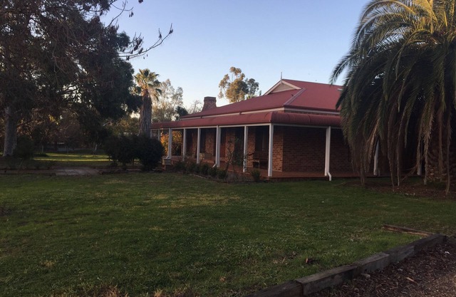 Country House - Large Home suitable for travelers, workers and families
