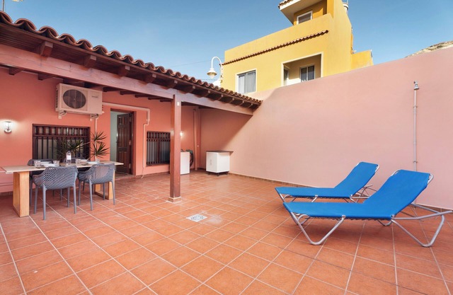 Country House "Laura Maretas Beach" with Sea View, Garden & Wi-Fi