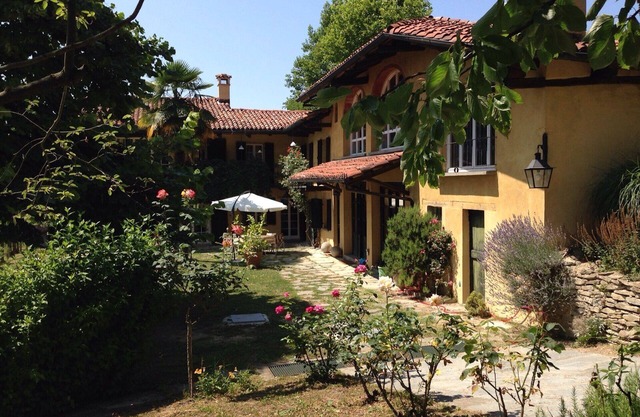 Country House on the Langhe Hills stunning view/sauna