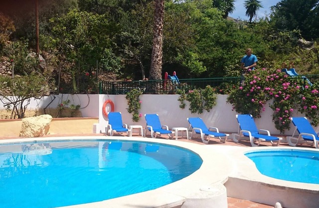 Country House 'Santa Matilde Málaga' with Sea Views, Wi-Fi, and Air Conditioning