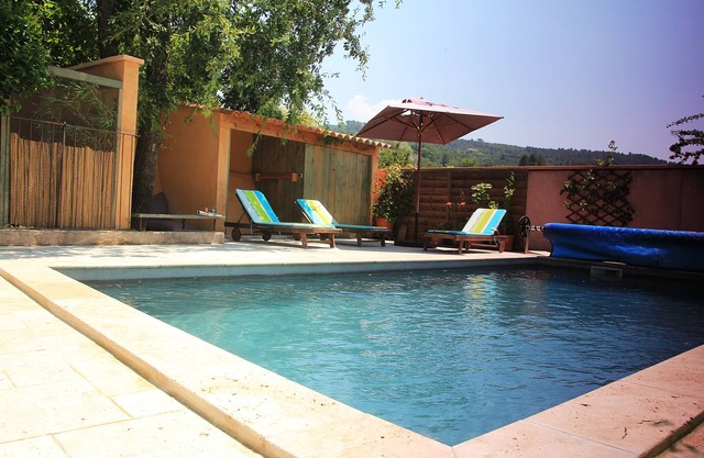 Country house, secure swimming pool and landscape meadow, excellent services