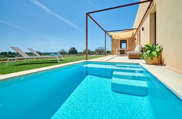 Country House 'Ses Figueretes' with Mountain Views, Private Pool and Wi-Fi