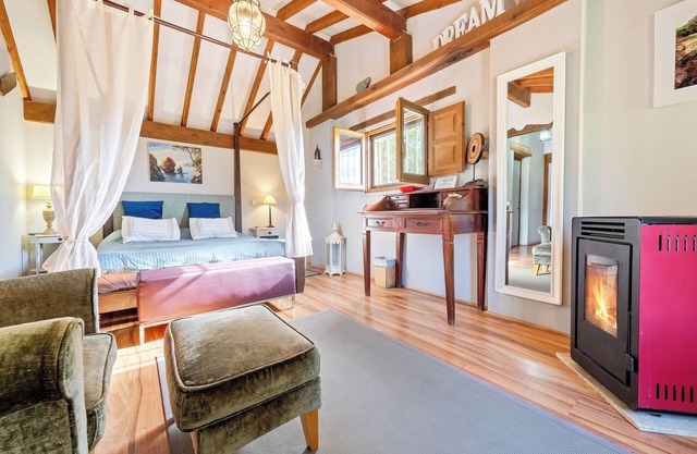 Country House 'Suite Premium En La Naturaleza' with Mountain View, Shared Pool and Wi-Fi