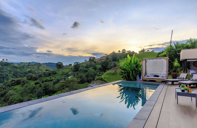 Country house with view of the mountains and river