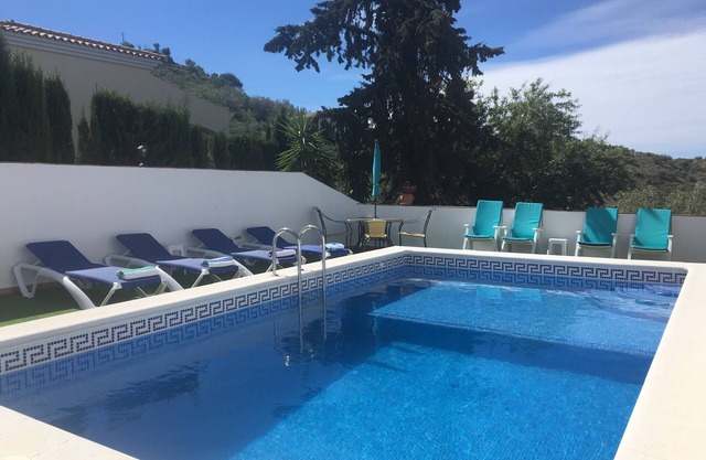 Country house with own private pool, sleeps up to 8 people.