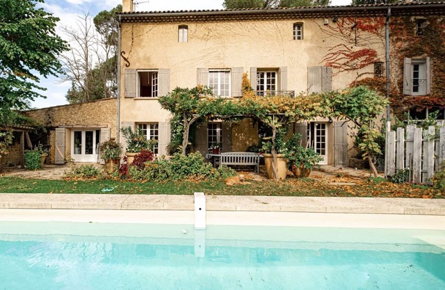 Country house with pool at the foot of Mont Ventoux in the heart of the Vacqueyras wine region