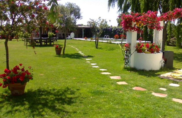Country house with pool, BBQ, ping-pong, billiard 5 min. from the beach by bike.