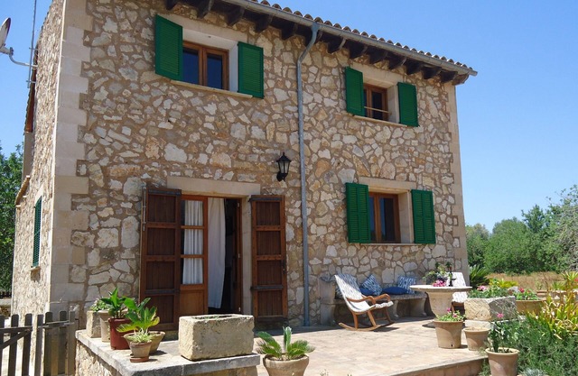 Country house with swimming pool. Wifi.